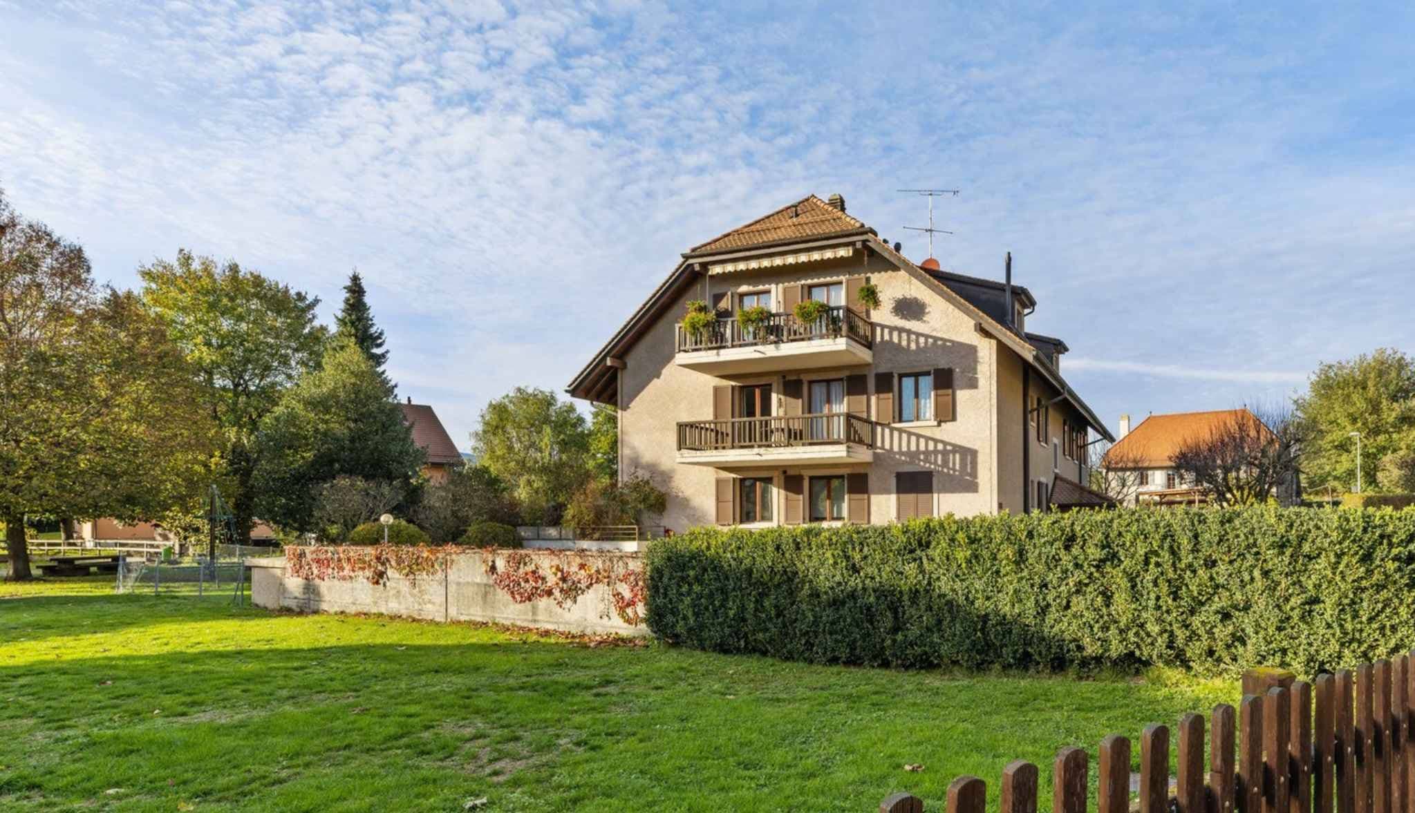 Appartement de 3.5 pièces avec balcon, 1 place intérieure et 1 extérieure
