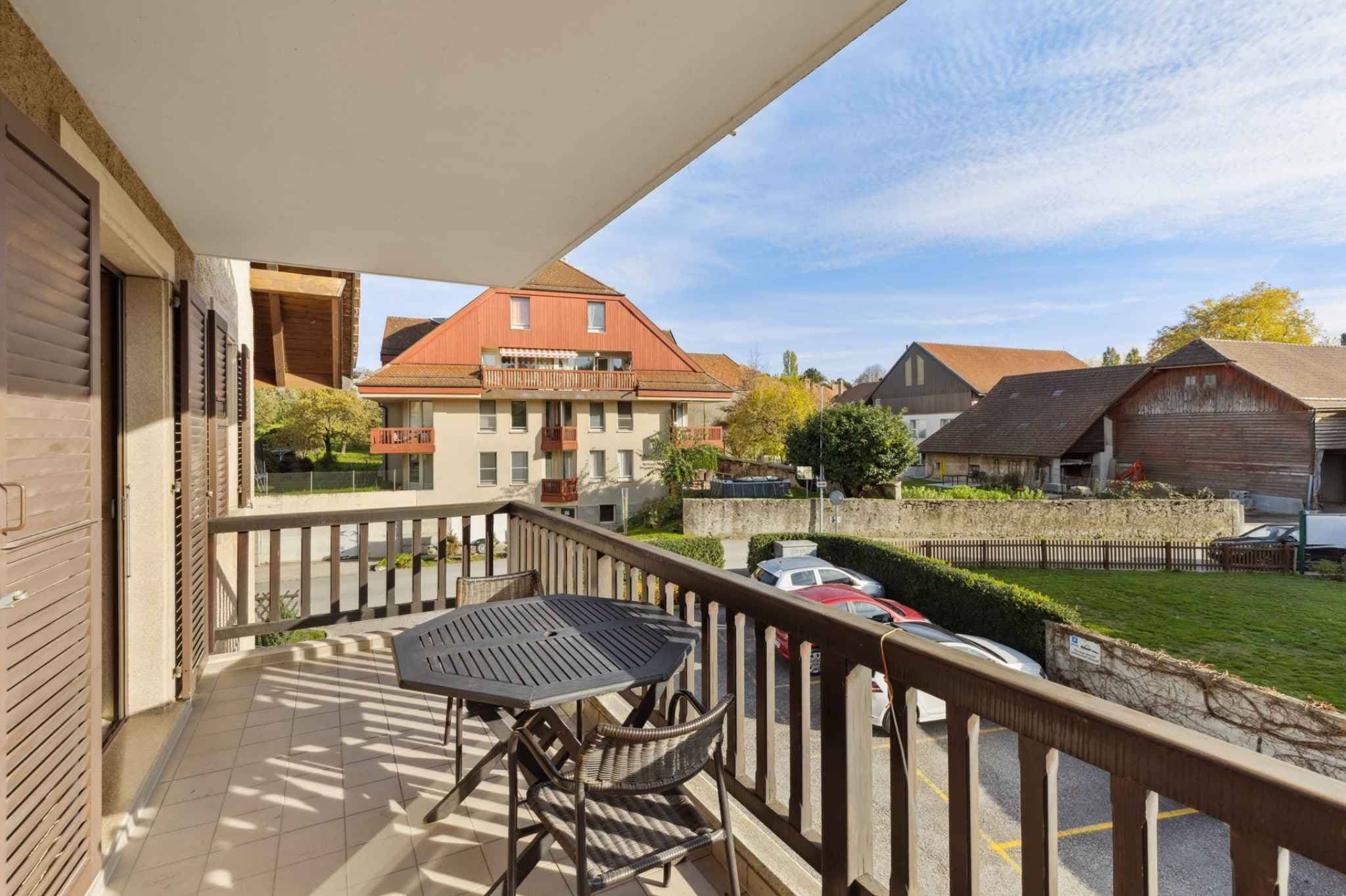 Appartement de 3.5 pièces avec balcon, 1 place intérieure et 1 extérieure