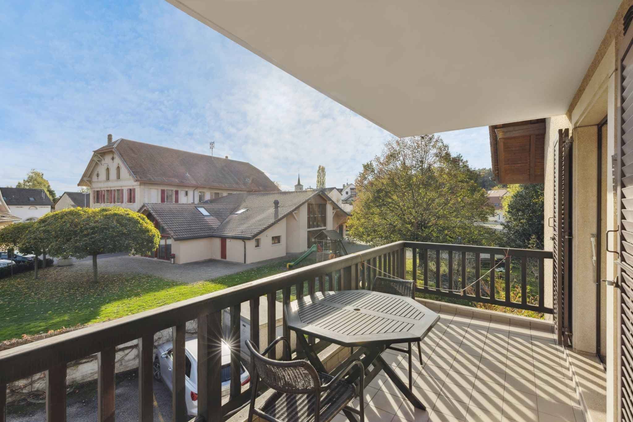 Appartement de 3.5 pièces avec balcon, 1 place intérieure et 1 extérieure