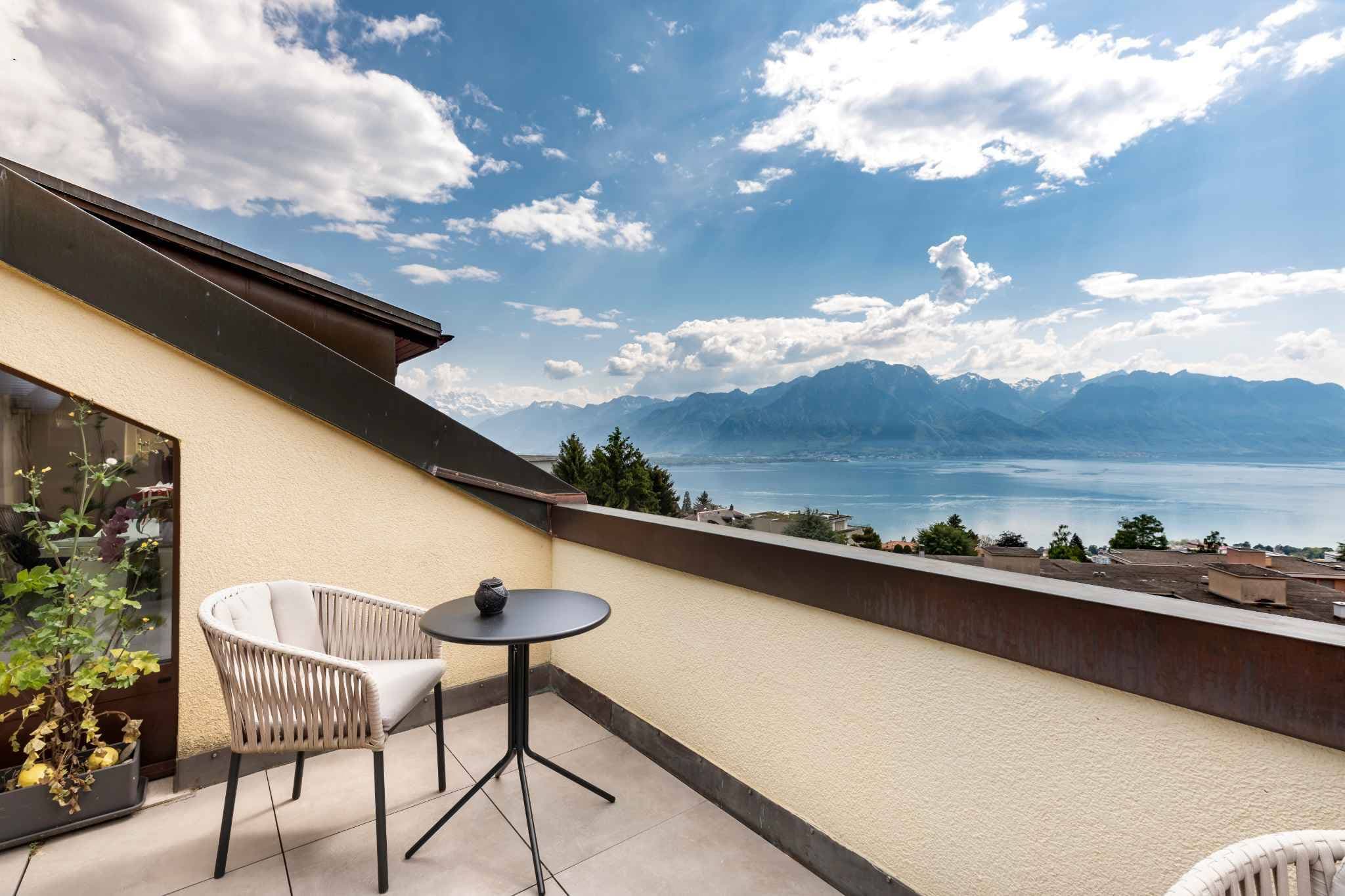 Top floor apartment with 5.5 rooms
