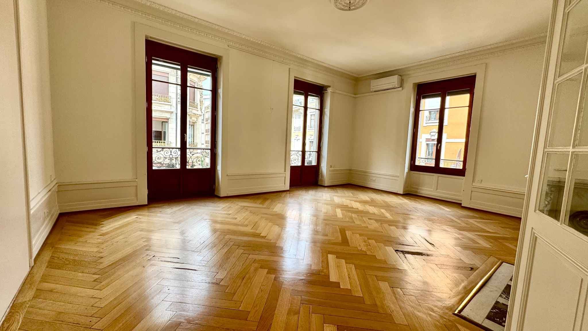 Bureaux vers le Quai du Mont-Blanc