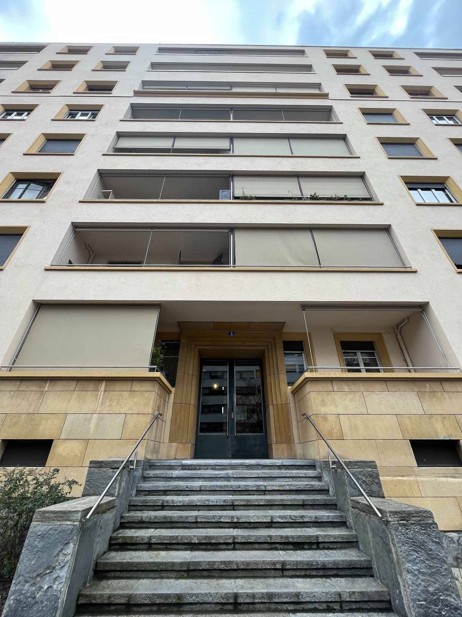 Dépôt au sous-sol de la Rue Guye 1